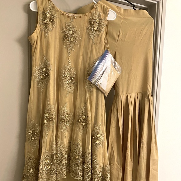 Brand new Pakistani Formal - Picture 2 of 5